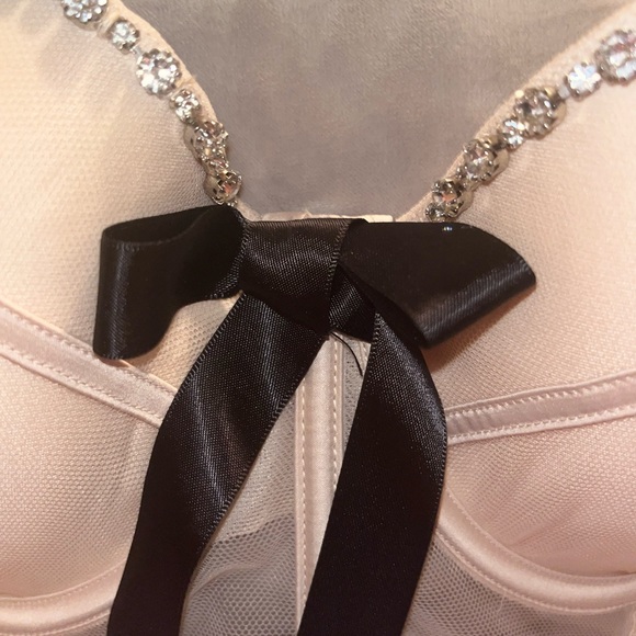 VS Dream Angel Corset 36D - Picture 6 of 15